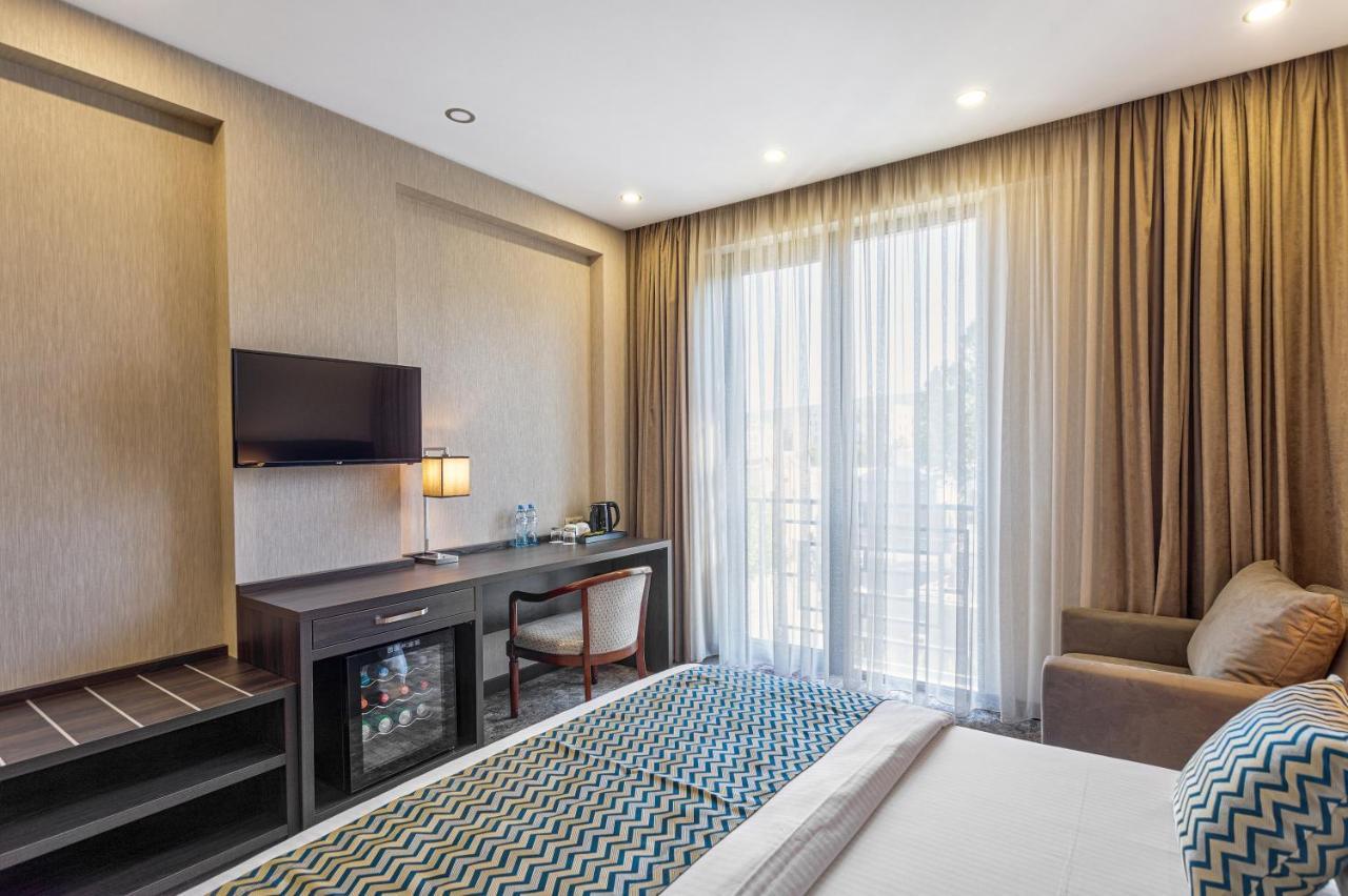 Vinum Hotel Tbilisi Buitenkant foto