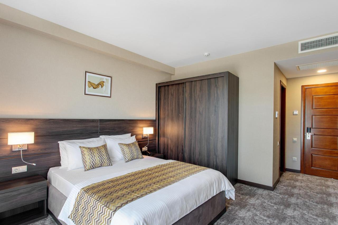 Vinum Hotel Tbilisi Buitenkant foto
