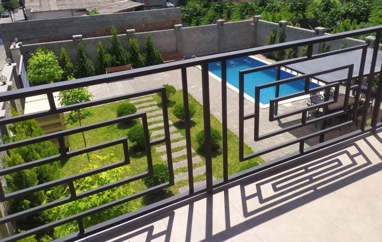 Vinum Hotel Tbilisi Buitenkant foto