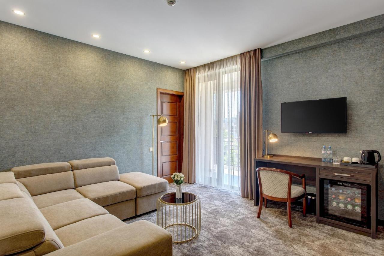 Vinum Hotel Tbilisi Buitenkant foto