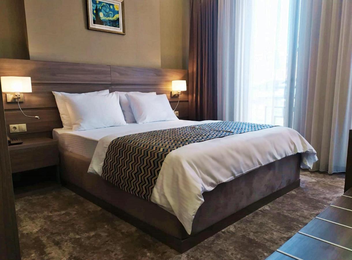 Vinum Hotel Tbilisi Buitenkant foto