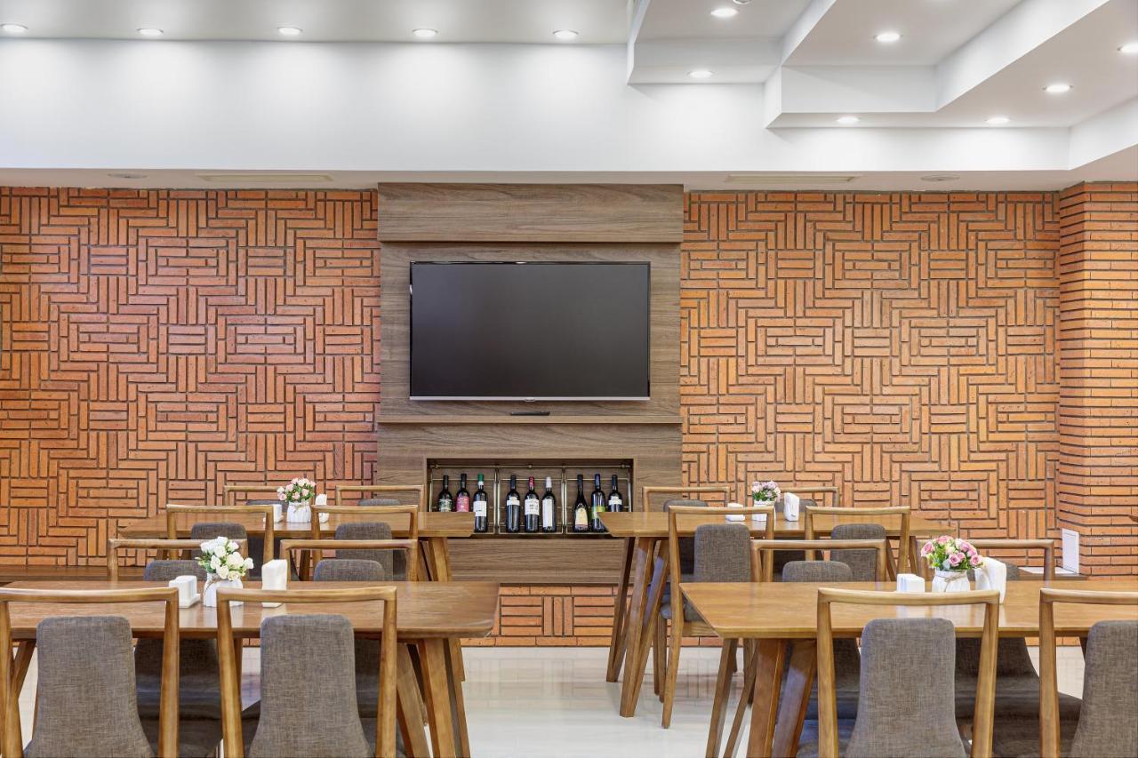 Vinum Hotel Tbilisi Buitenkant foto