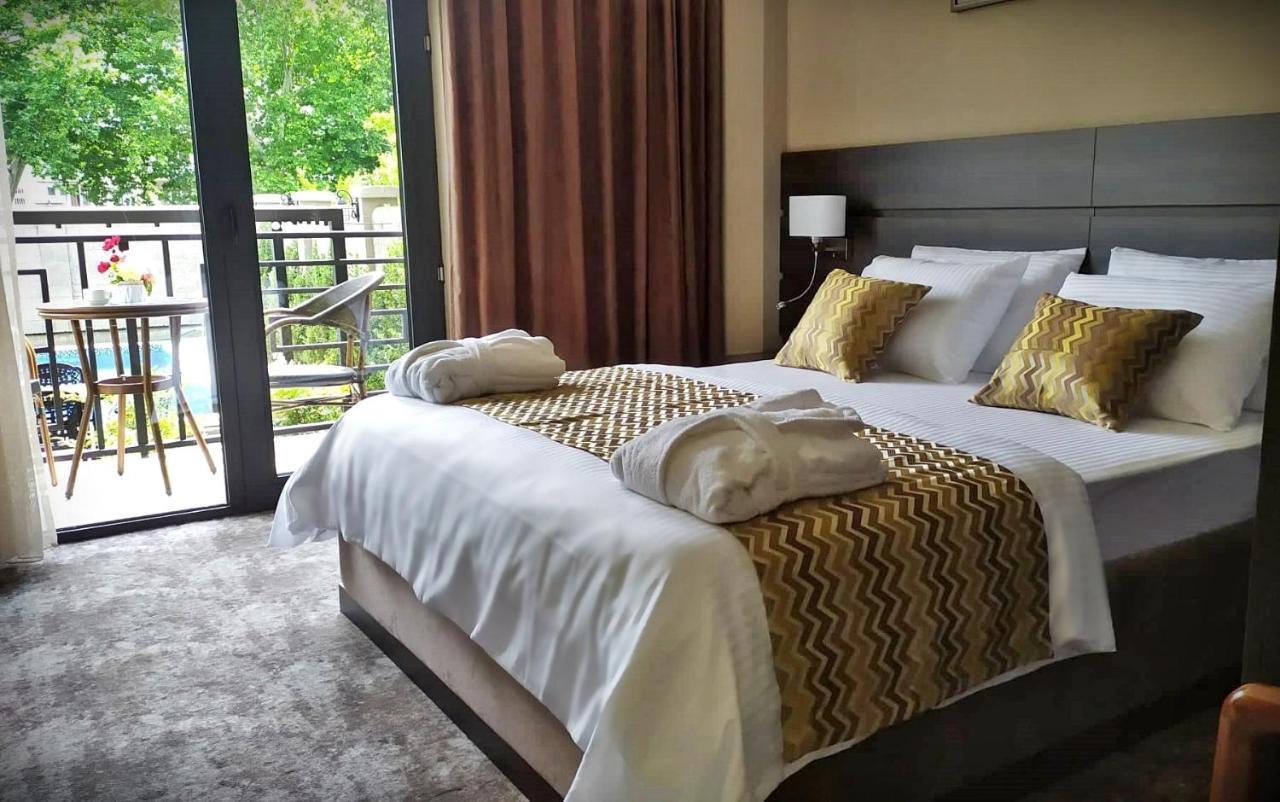Vinum Hotel Tbilisi Buitenkant foto