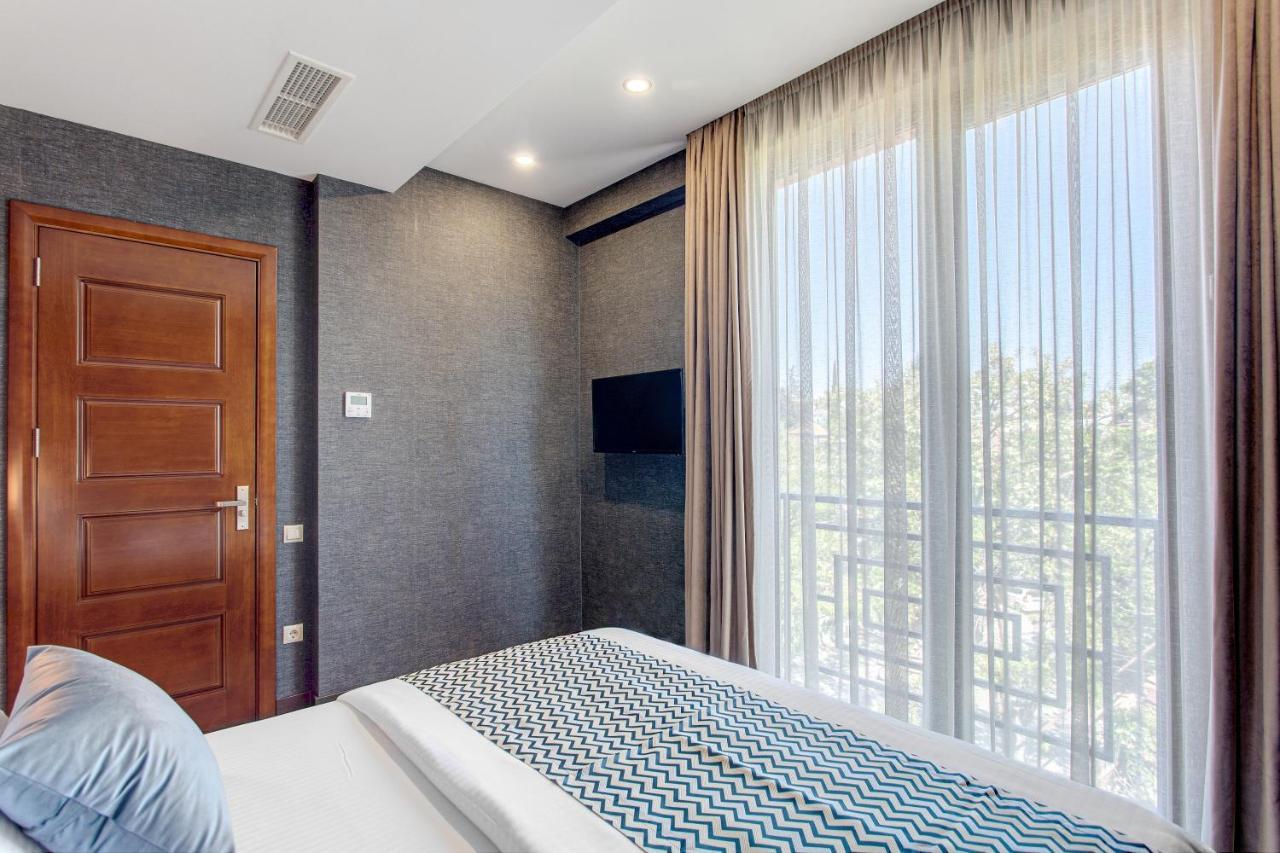 Vinum Hotel Tbilisi Buitenkant foto