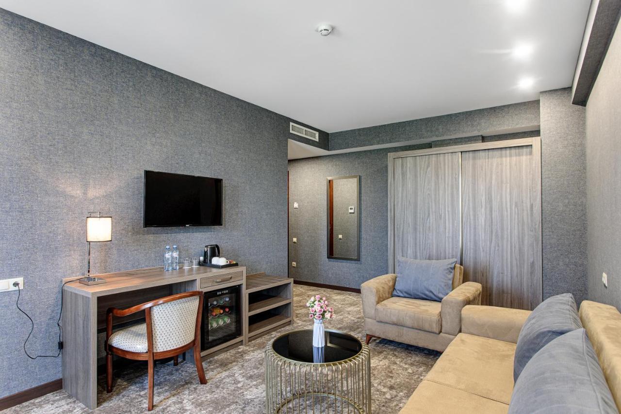 Vinum Hotel Tbilisi Buitenkant foto