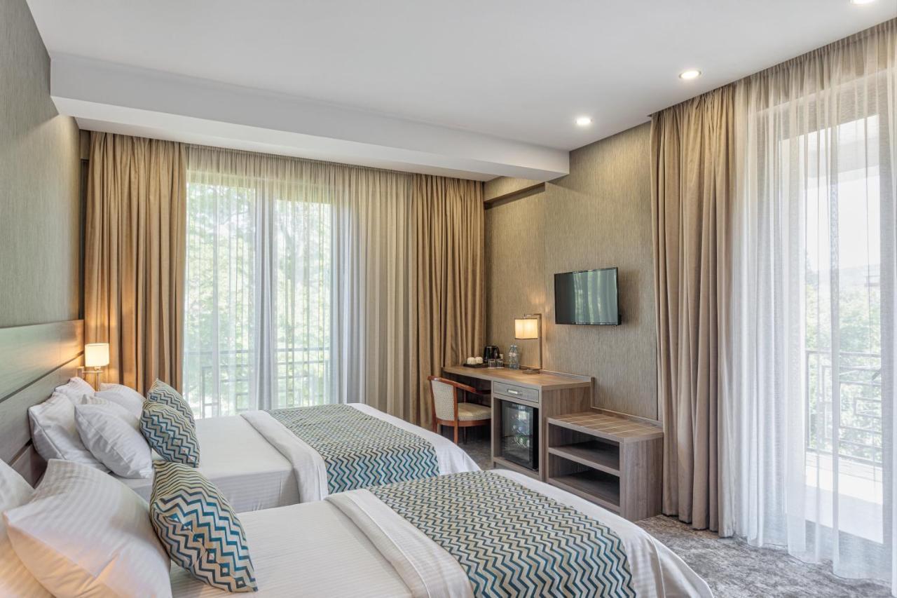 Vinum Hotel Tbilisi Buitenkant foto