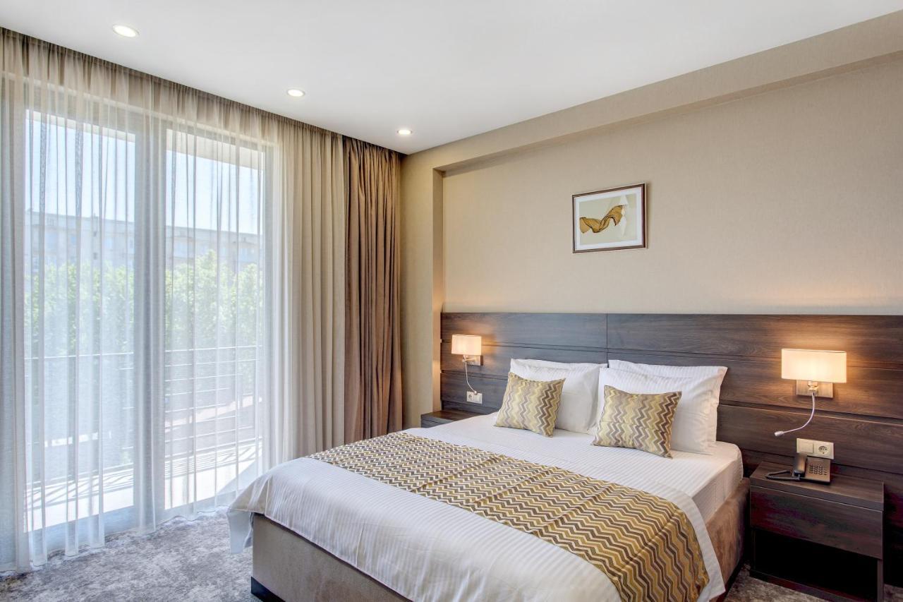 Vinum Hotel Tbilisi Buitenkant foto