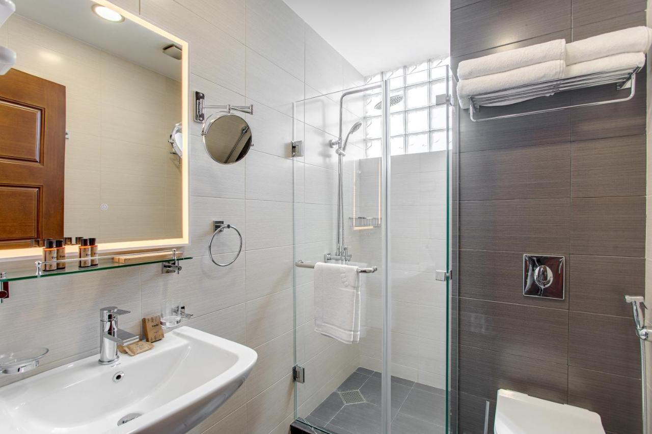 Vinum Hotel Tbilisi Buitenkant foto