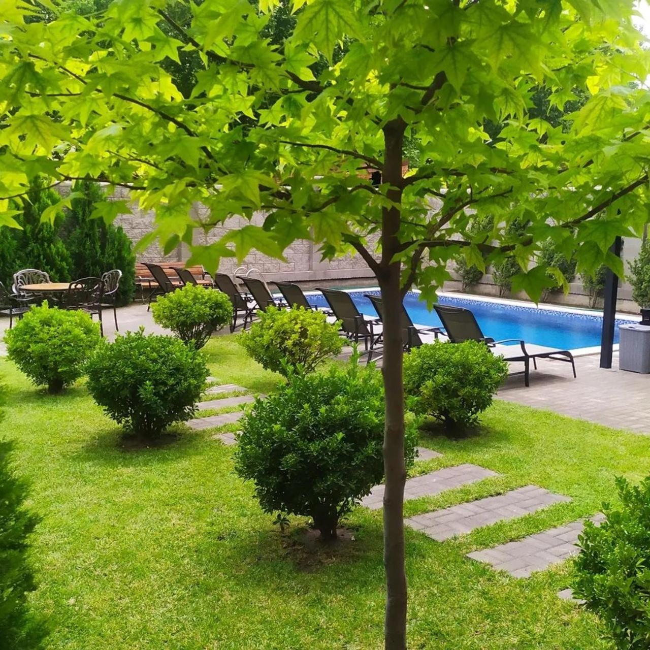 Vinum Hotel Tbilisi Buitenkant foto