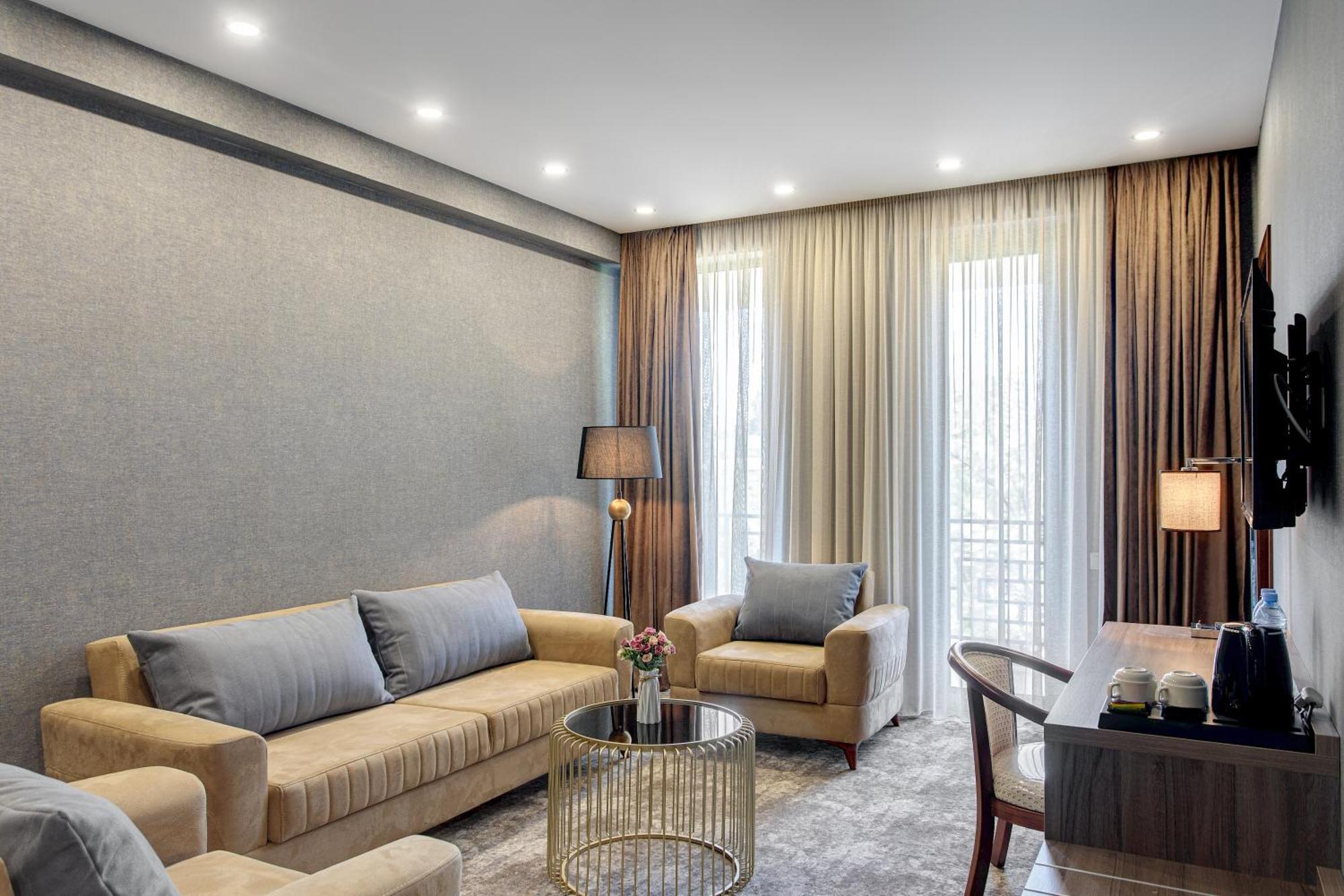 Vinum Hotel Tbilisi Buitenkant foto